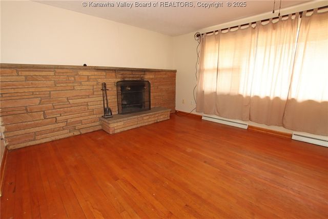 208 Woodland Drive, Nitro, WV 25143