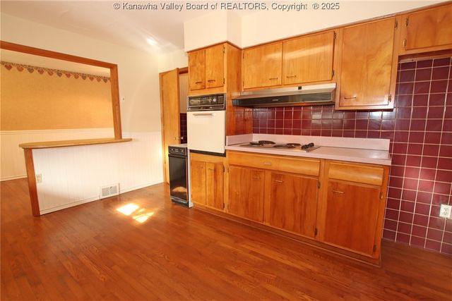 208 Woodland Drive, Nitro, WV 25143