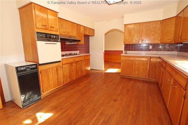 208 Woodland Drive, Nitro, WV 25143