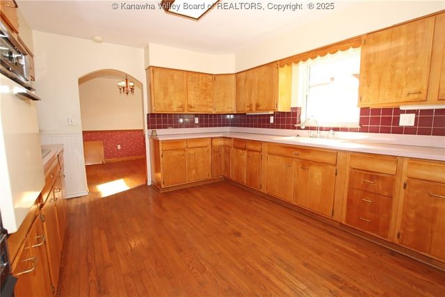 208 Woodland Drive, Nitro, WV 25143