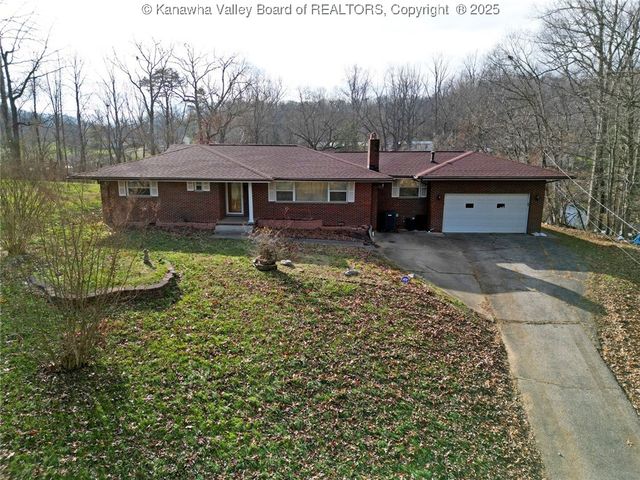 208 Woodland Drive, Nitro, WV 25143