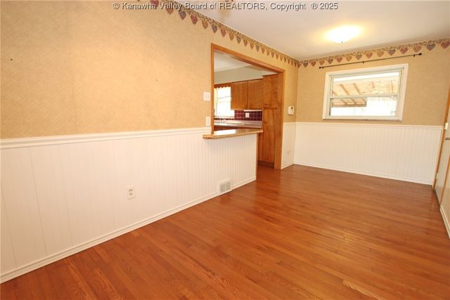 208 Woodland Drive, Nitro, WV 25143