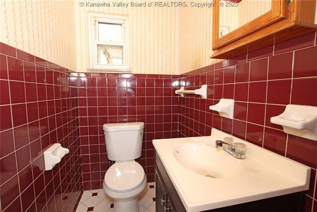 208 Woodland Drive, Nitro, WV 25143