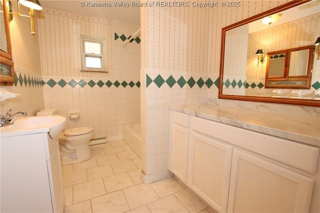 208 Woodland Drive, Nitro, WV 25143