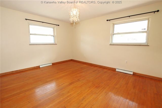 208 Woodland Drive, Nitro, WV 25143