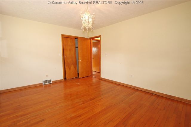 208 Woodland Drive, Nitro, WV 25143