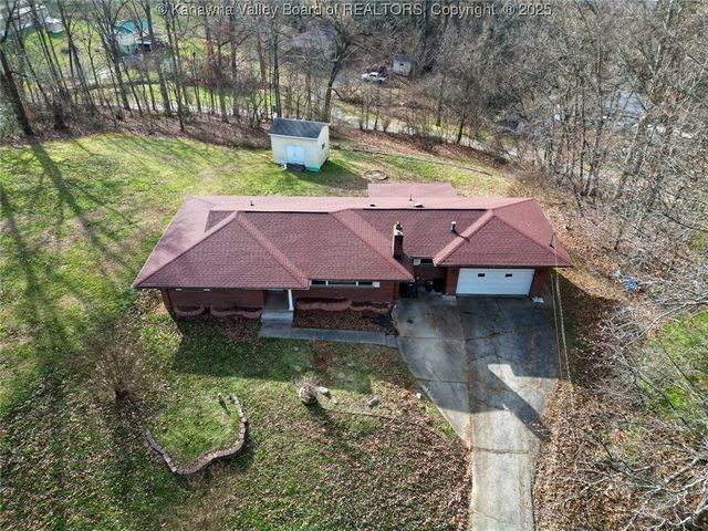 208 Woodland Drive, Nitro, WV 25143