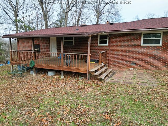 208 Woodland Drive, Nitro, WV 25143