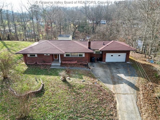 208 Woodland Drive, Nitro, WV 25143