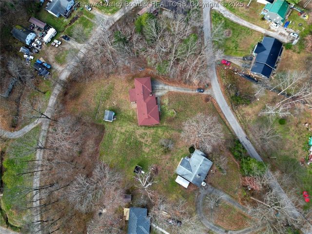 208 Woodland Drive, Nitro, WV 25143