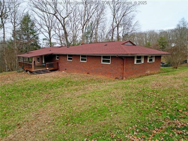 208 Woodland Drive, Nitro, WV 25143