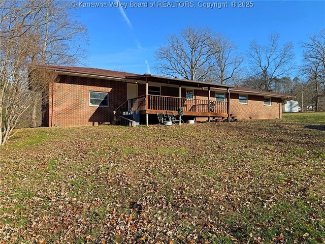 208 Woodland Drive, Nitro, WV 25143