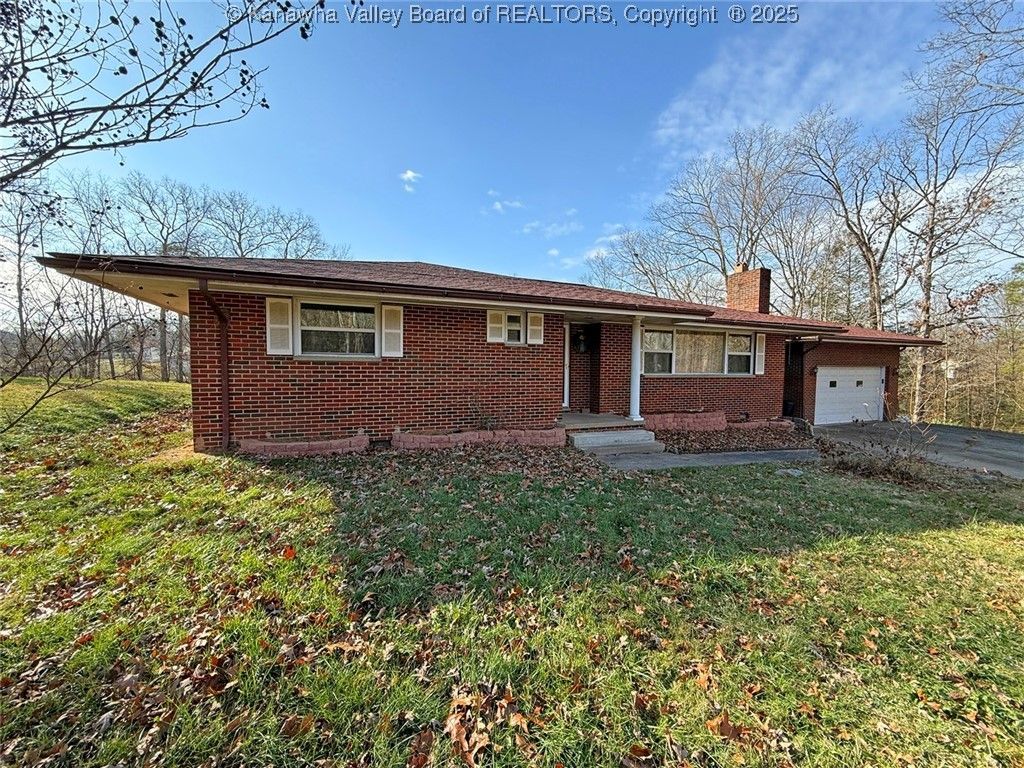 208 Woodland Drive, Nitro, WV 25143