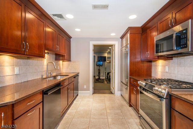 112 Heller Way, Montclair Twp., NJ 07043