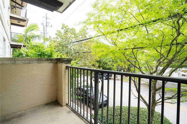 300 Majorca Ave 202, Coral Gables, FL 33134