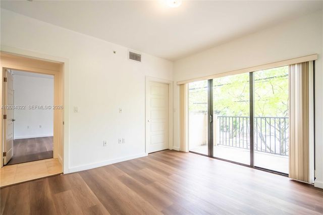 300 Majorca Ave 202, Coral Gables, FL 33134
