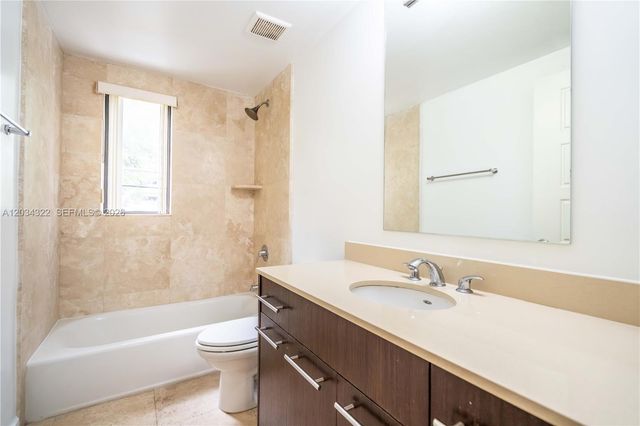 300 Majorca Ave 202, Coral Gables, FL 33134