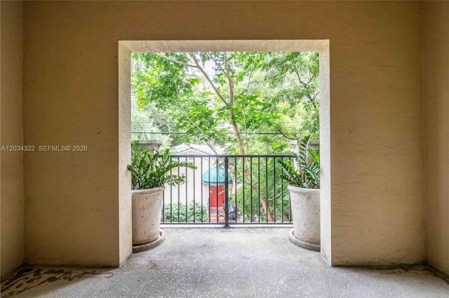 300 Majorca Ave 202, Coral Gables, FL 33134
