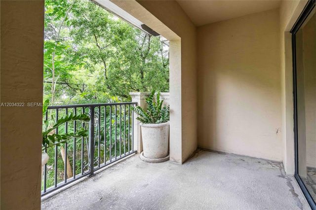300 Majorca Ave 202, Coral Gables, FL 33134