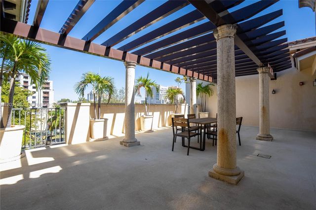 300 Majorca Ave 202, Coral Gables, FL 33134