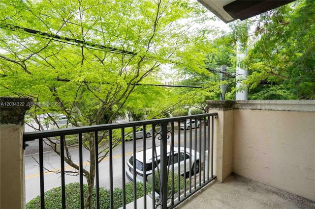 300 Majorca Ave 202, Coral Gables, FL 33134
