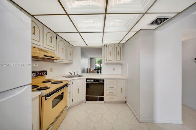 2571 Aragon Boulevard 220, Sunrise, FL 33322