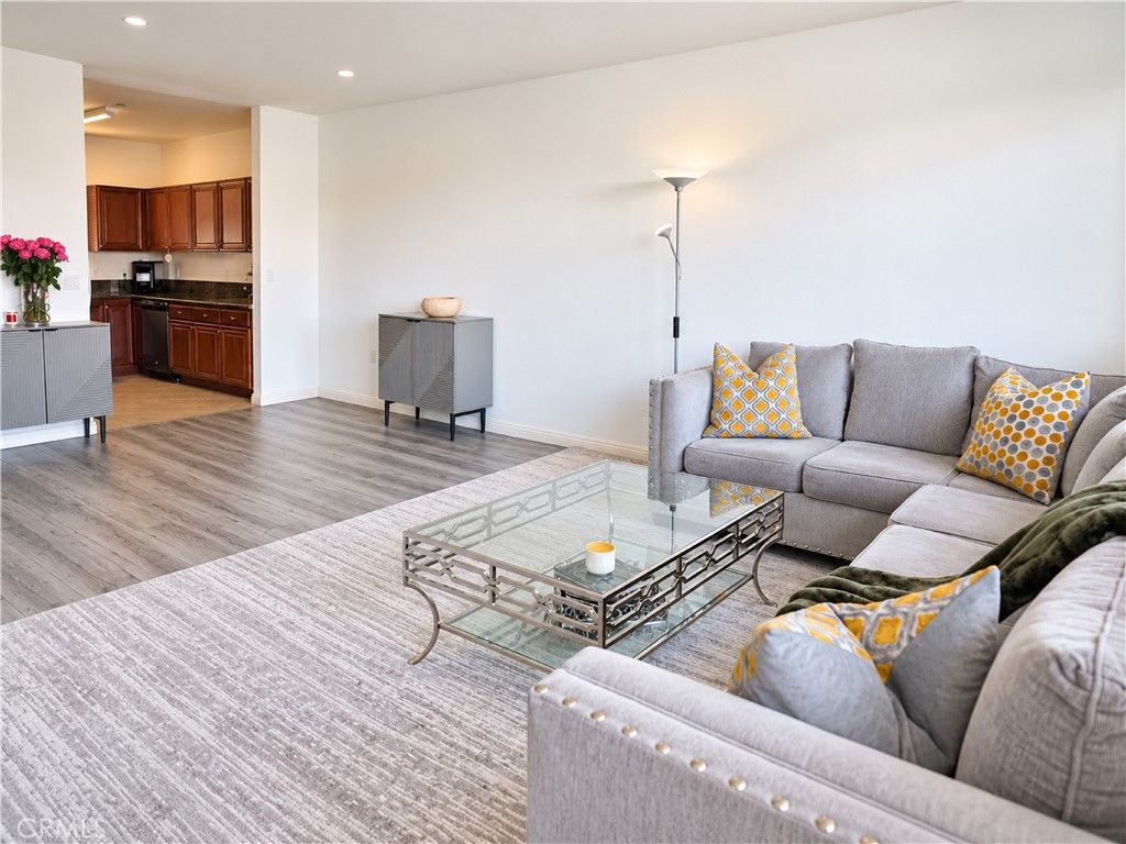 13951 Sherman Way 301, Van Nuys, CA 91405 — photo 3