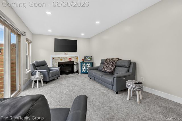 47185 Scarlet Drive S, Novi, MI 48374