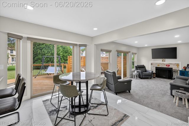 47185 Scarlet Drive S, Novi, MI 48374