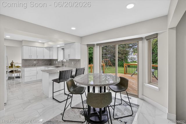 47185 Scarlet Drive S, Novi, MI 48374