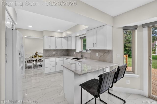 47185 Scarlet Drive S, Novi, MI 48374