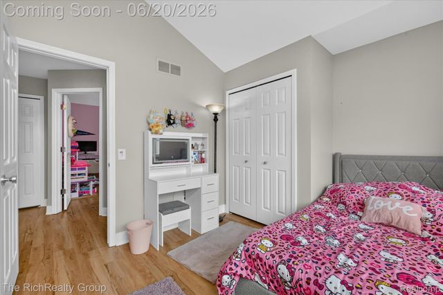 47185 Scarlet Drive S, Novi, MI 48374
