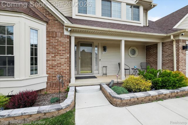 47185 Scarlet Drive S, Novi, MI 48374