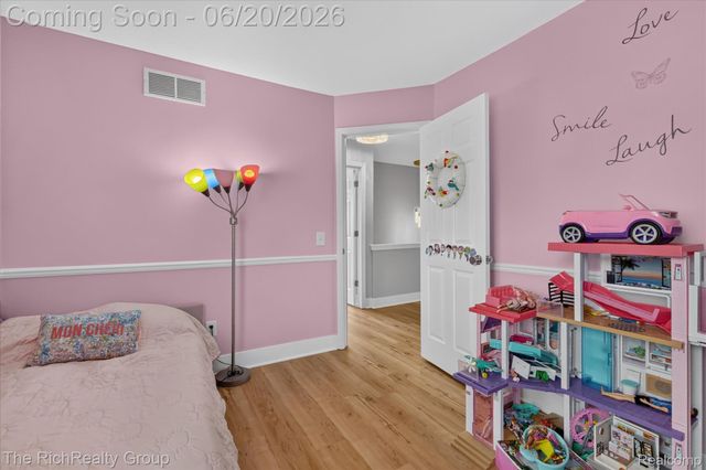 47185 Scarlet Drive S, Novi, MI 48374