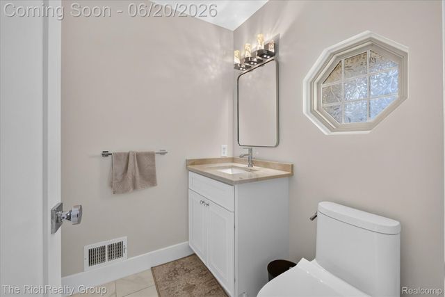 47185 Scarlet Drive S, Novi, MI 48374