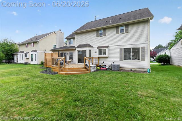 47185 Scarlet Drive S, Novi, MI 48374