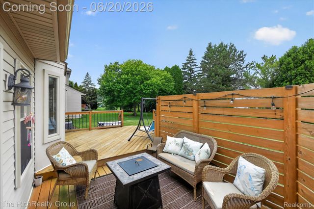 47185 Scarlet Drive S, Novi, MI 48374