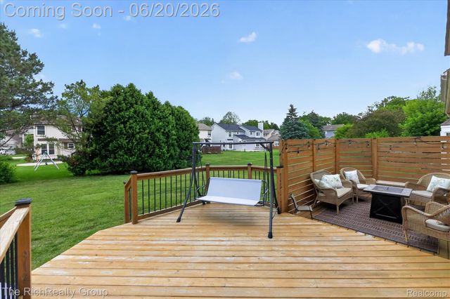 47185 Scarlet Drive S, Novi, MI 48374