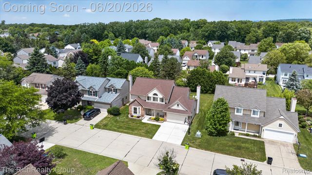 47185 Scarlet Drive S, Novi, MI 48374