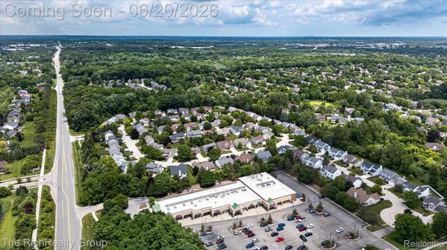 47185 Scarlet Drive S, Novi, MI 48374