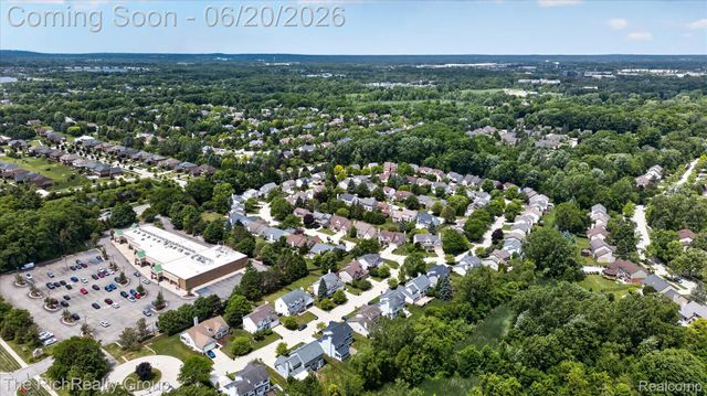 47185 Scarlet Drive S, Novi, MI 48374