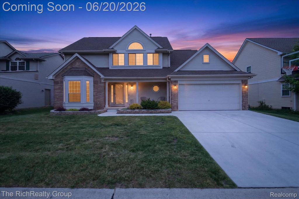 47185 Scarlet Drive S, Novi, MI 48374