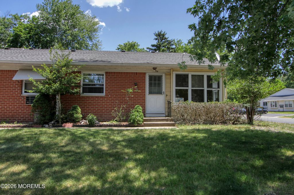 19 Yorktowne Parkway A, Whiting, NJ 08759