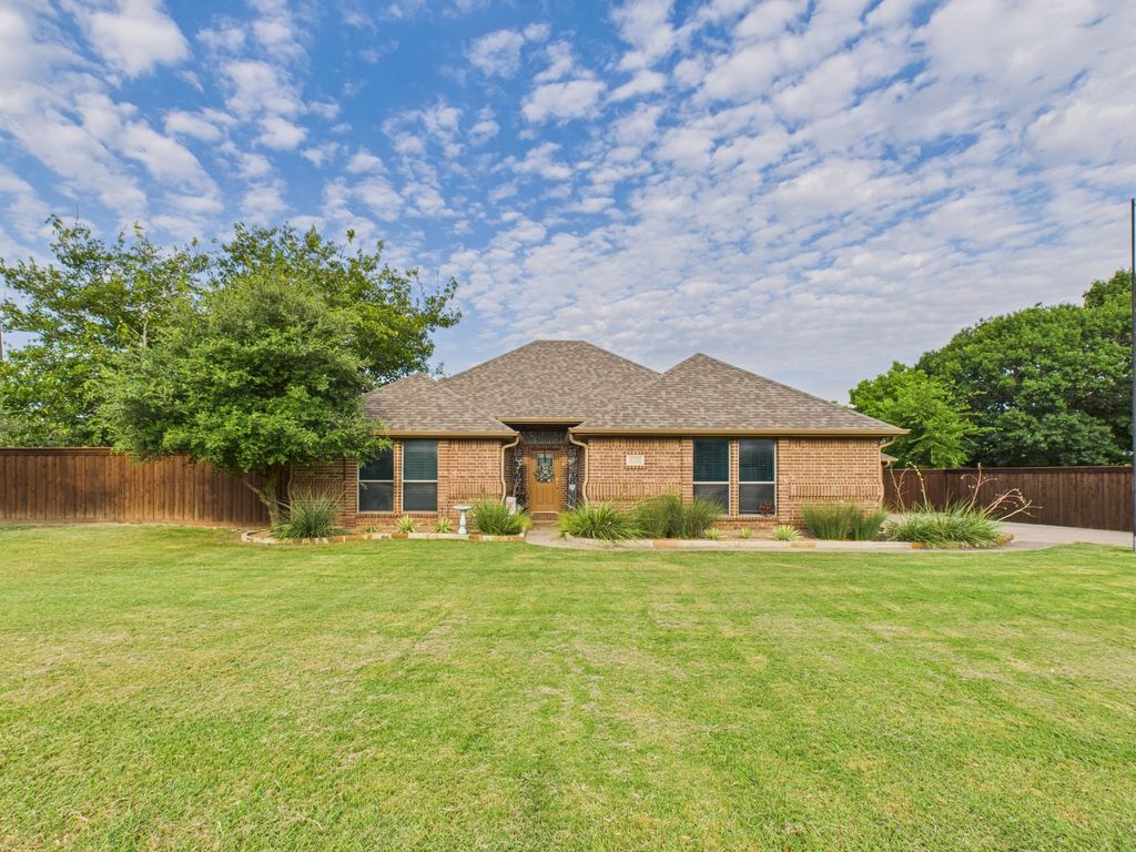 4481 Sir Lancelot Circle, Midlothian, TX 76065