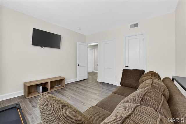 2253 Klemm C, St Louis, MO 63110