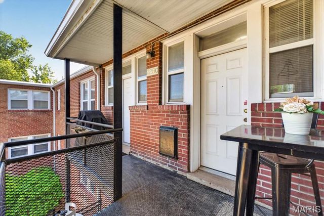 2253 Klemm C, St Louis, MO 63110