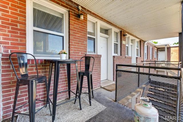 2253 Klemm C, St Louis, MO 63110
