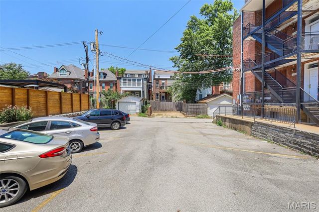 2253 Klemm C, St Louis, MO 63110