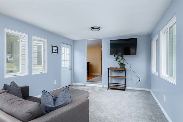 70 Sherwood Hill Dr, Holden, MA 01520
