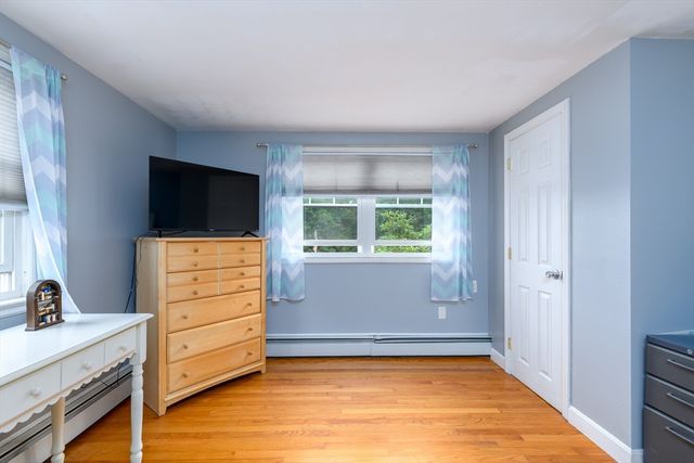 70 Sherwood Hill Dr, Holden, MA 01520